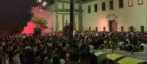 Napoli, assembramento di studenti a San Martino.