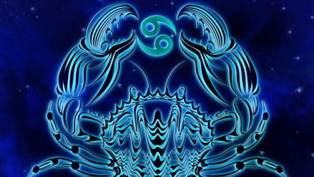 Oroscopo di luglio, Cancro: nuovi lidi amorosi, probabili chiarimenti lavorativi.