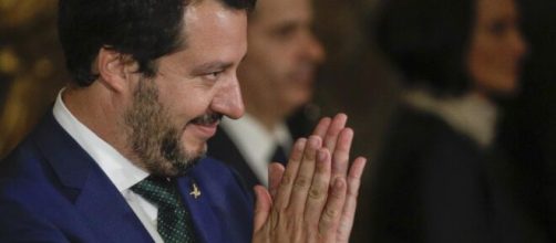 Sondaggi politici: per Conte e Meloni cresce l'indice di fiducia, mentre Salvini perde 12 punti.