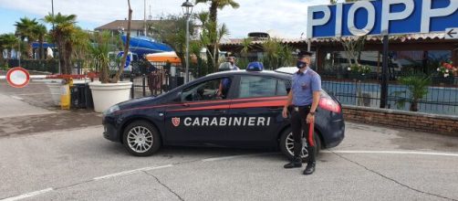 Verona, si tuffa nel Lago di Garda: sbatte la testa e muore.