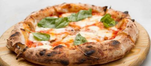 Pizza Margherita, il Made in Italy in longevità e felicità , resiliente con - 50% vendite.