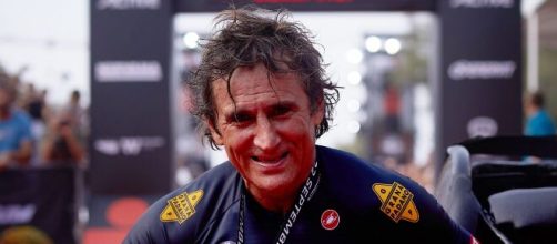 Alex Zanardi lotta per la vita all'ospedale di Siena.