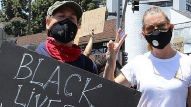 Ellen Pompeo marcia in onore di George Floyd e racconta, via Instagram, il grande dispiego di forze armate.