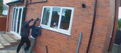 Clueless burglars caught breaking into home on CCTV in daylight. [Image source/Daily Mail YouTube video]