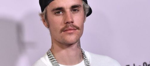 Justin Bieber è stato accusato da due donne su Twitter di aver abusato di loro.