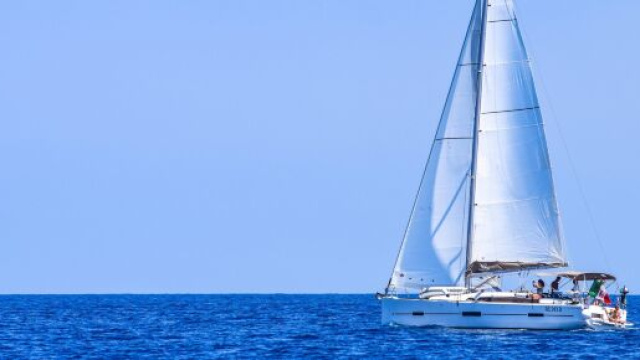 Calabria, gite gratis in barca a vela per operatori sanitari anti covid.