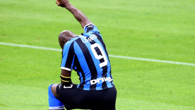 L'esultanza di Lukaku in memoria di George Floyd.