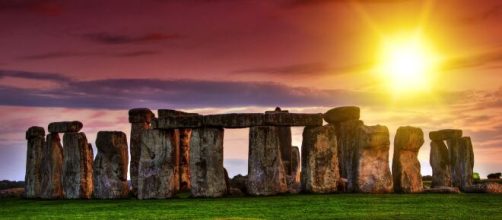 Solstizio 2020, la nascita dell'estate ammirata online dal sito archeologico di Stonehenge.