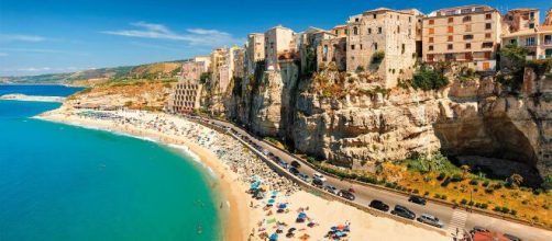 Vacanze in italia: la Calabria. In foto: Tropea, bandiera blu 2020.