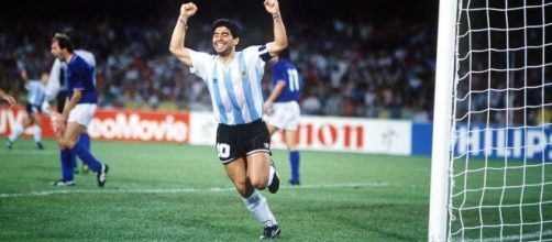 Diego Maradona, l'esultanza dopo il rigore realizzato a Napoli contro l'Italia ai Mondiali 1990.