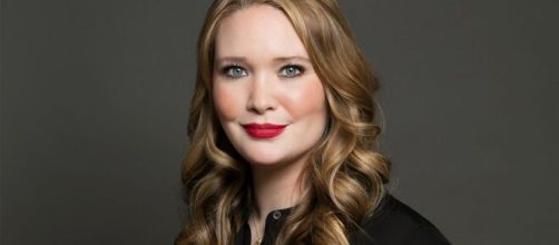 Sarah J. Maas unveils new covers for A Court of Thorns and Roses ... - ew.com