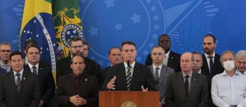 Bolsonaro junto a seus ministros. (Arquivo Blasting News)