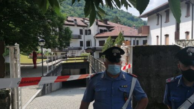 Gessate, gemellini di uccisi dal pap&agrave;, il dolore dei vicini: 'Era la famiglia perfetta'.