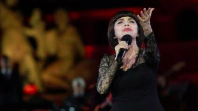 Mireille Mathieu : touch&eacute;e par le deuil elle poste un message boulversant - capture d'&eacute;cran page Facebook Mireille Mathieu