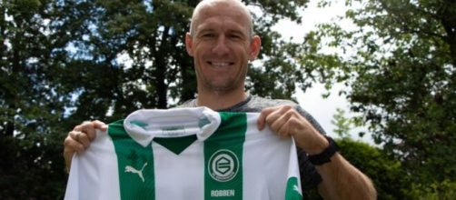 Robben decidiu desistir da aposentadoria e retornar para o Groningen. (Arquivo Blasting News)