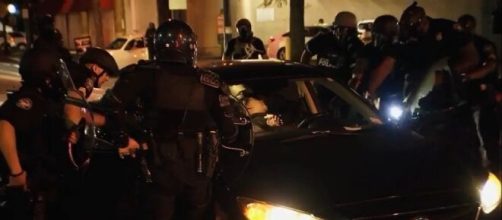 Após ataques a jovens negros, policiais de Atlanta são acusados de terem usado força excessiva. (Reprodução/Redes Sociais)