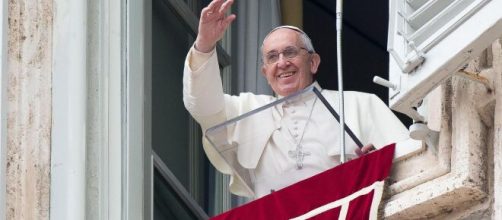 Papa Francesco dona un'ambulanza per i poveri di Roma e interviene sul caso Floyd