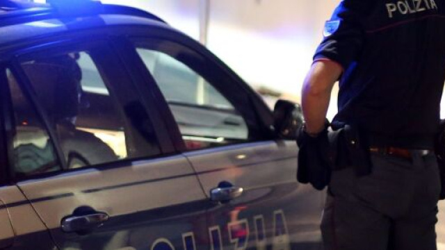 Lite in un condominio a Quarto Oggiaro: nel cuore della notte sale dal vicino e lo uccide.