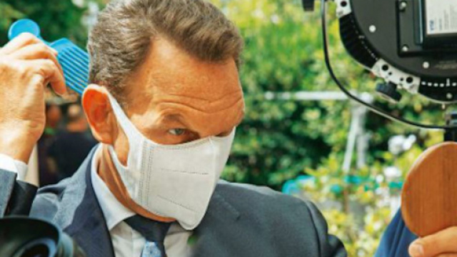 Un posto al sole: Roberto Ferri (Riccardo Polizzy Carbonelli) sul set.