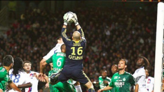 l'ancien gardien des verts Jérémie Janot clashe un supporter de Saint-Etienne et fait le buzz - photo compte Instagram et Twitter @jeremiejanot