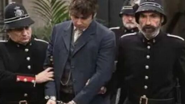 Una Vita, trame Spagna: Liberto arrestato con l’accusa di aver abusato di Genoveva.