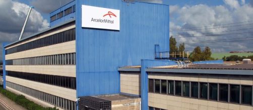 Taranto, in attesa del piano industriale Arcelor Mittal ricorre alla cassa integrazione per quasi tutto l'organico.