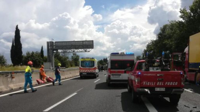 Arezzo, incidente sull'autostrada A1: tra le vittime (quattro in tutto) anche due bambini.