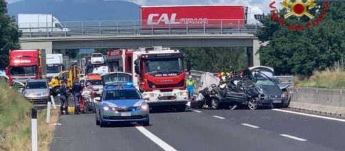 Arezzo, incidente in A1: perdono la vita neonata, sorellina e nonni, arrestato il papà.