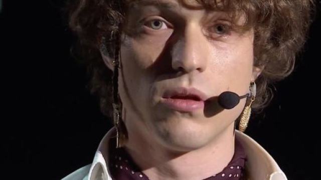 Amici Speciali, Irama commuove: &lsquo;Non sono nero come lui, ma piango come lui&rsquo;.