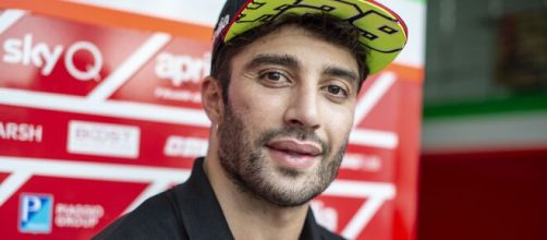 Andrea Iannone è stato taggato in atteggiamenti complici sul profilo IG di Jes e Jay.