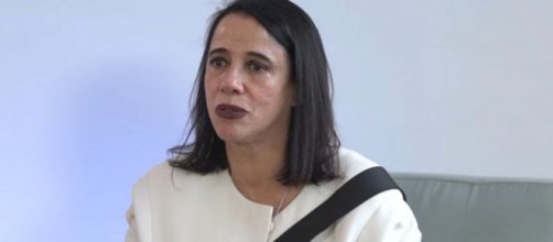 Estilista Gloria Coelho pede desculpas pelo ato. (Reprodução/F*hits/YouTube)
