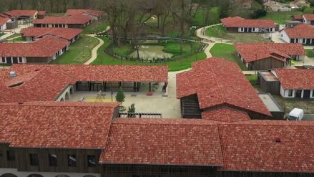 Le Village Alzheimer ouvrira ses portes le 11 juin à Dax - Capture d'écran Vidéo Youtube