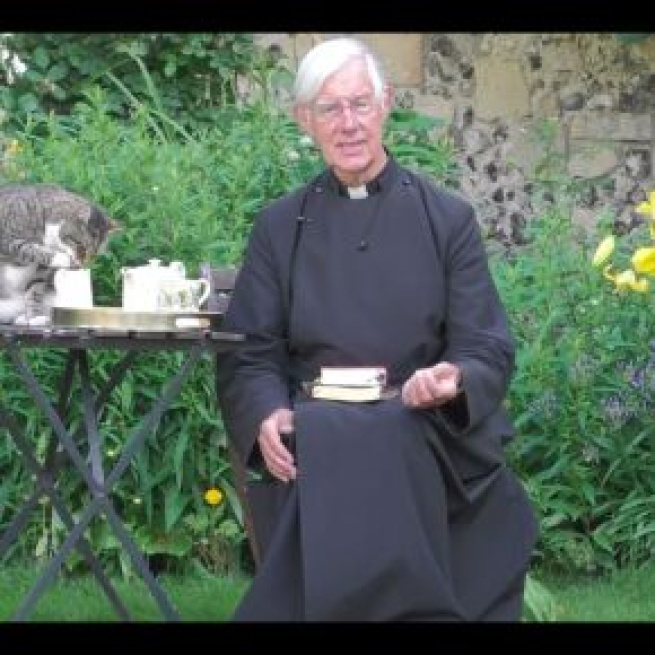 'Rejoignez le doyen Robert et Tiger le chat pour la prière du matin' (source : capture Youtube @Canterbury Cathedral)