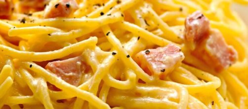 Spaghetti alla carbonara: la ricetta tradizionale con il guanciale.