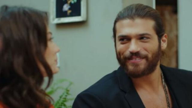 Daydreamer, anticipazioni turche: Can vuole dire a Nihat e Mevkibe di essersi fidanzato con Sanem.