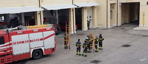 Brindisi, una 44enne minaccia di lanciarsi dal settimo piano di un palazzo: salvata.