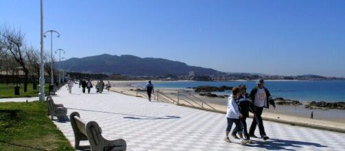 En la playa de Samil han apostado por un curioso método contra el coronavirus.