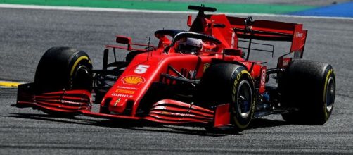La Ferrari cerca di migliorare la SF1000 per il GP di Ungheria: l’ala anteriore confermata.