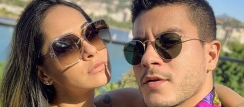 Mayra Cardi chama ex-marido Arthur Aguiar garante: 'levei golpe da barriga'. (Arquivo Blasting News)