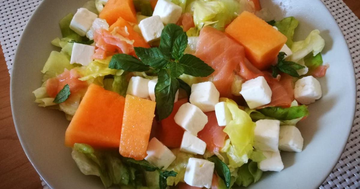 Insalata con melone, salmone e feta: un piatto perfetto ...