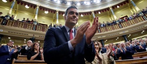 El líder del PSOE se muestra en contra de que Juan Carlos siga viviendo en Zarzuela