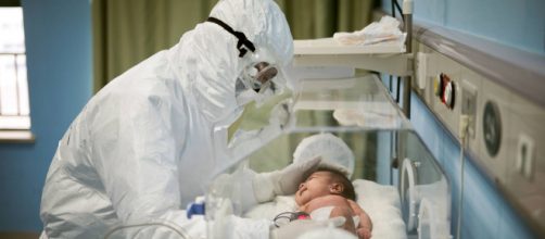 Teste de recém-nascido para coronavírus dá positivo em Paris. (Arquivo Blasting News)