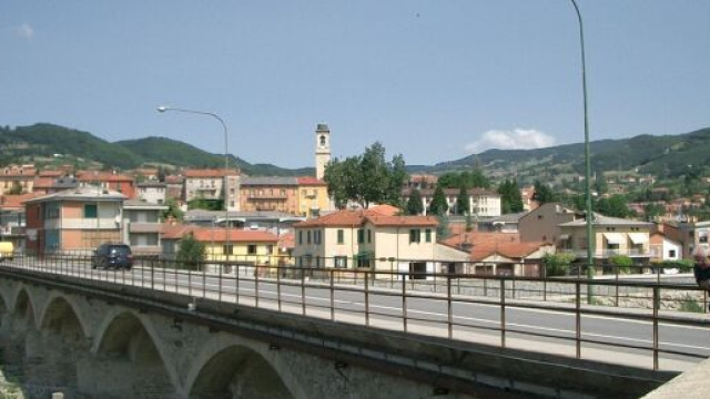Tragedia familiare a Borgotaro, Parma: un uomo ha ucciso la moglie con un fucile e si &egrave; poi tolto la vita.