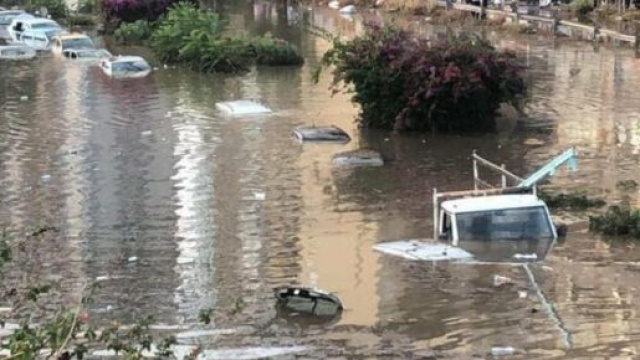 Un violento nubifragio si &egrave; abbattuto a Palermo: due persone hanno perso la vita e due bimbi sono ricoverati in ospedale per ipotermia.