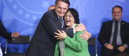 Damares e Jair Bolsonaro. (Arquivo Blasting News)