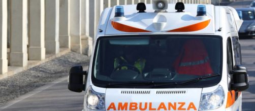 Incidente sull'Aurelia, automobile prende fuoco: due vittime e un ferito.