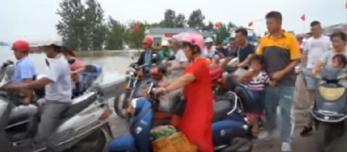 A Chinese island on the Yangtze River faces a repeat of the 1998 floods. [Image source/South China Morning Post YouTube video]