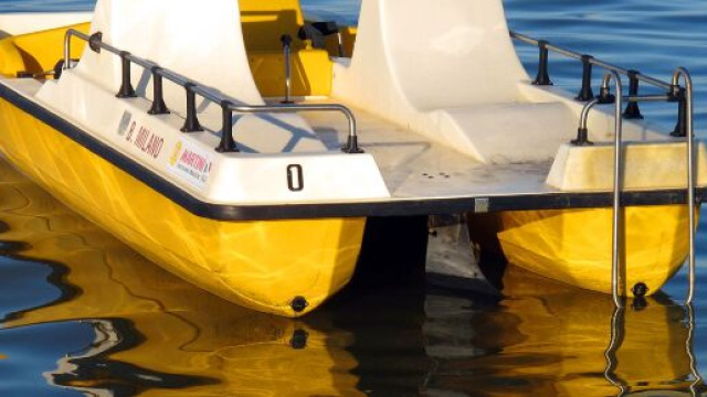 Lago Patria, si ribalta il pedalò: bambina muore dopo tre giorni di agonia.