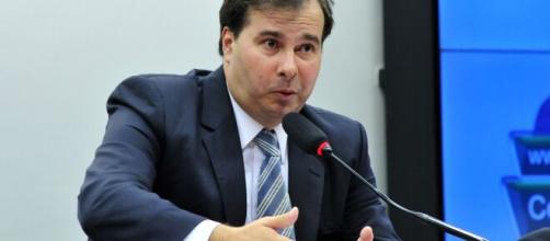 Presidente da câmara Rodrigo Maia faz duras críticas ao Governo. (Arquivo Blasting News)