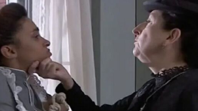 Una vita, trame Spagna: Marcia la nuova domestica di Felipe &egrave; una spia di Ursula.